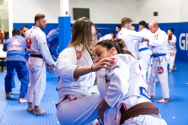 Women’s self-defense in Albuquerque, NM: Empowering jiu jitsu classes at Gracie Barra New Mexico | Phone: +1 505-515-4341