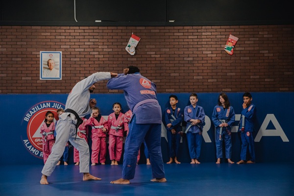 Gracie Barra New Mexico: Where can families find top rated kids jiu jitsu classes in New Mexico | Phone: +1 505-515-4341
